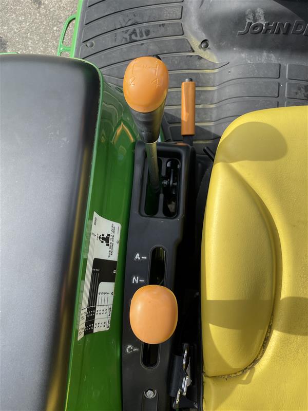 2023 John Deere 3033R