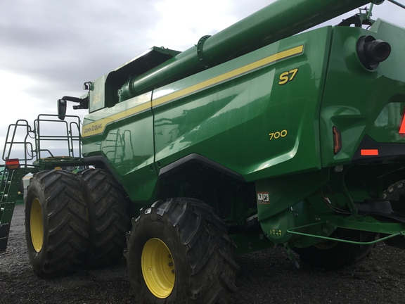 John Deere S7700