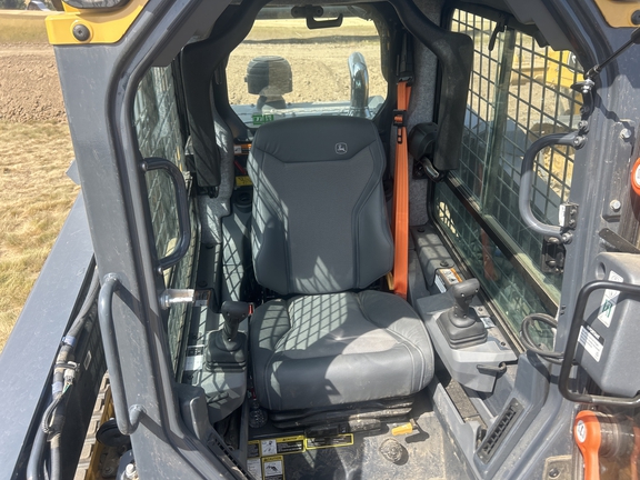 John Deere 335P