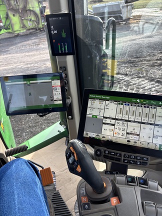 2025 John Deere 8RT410