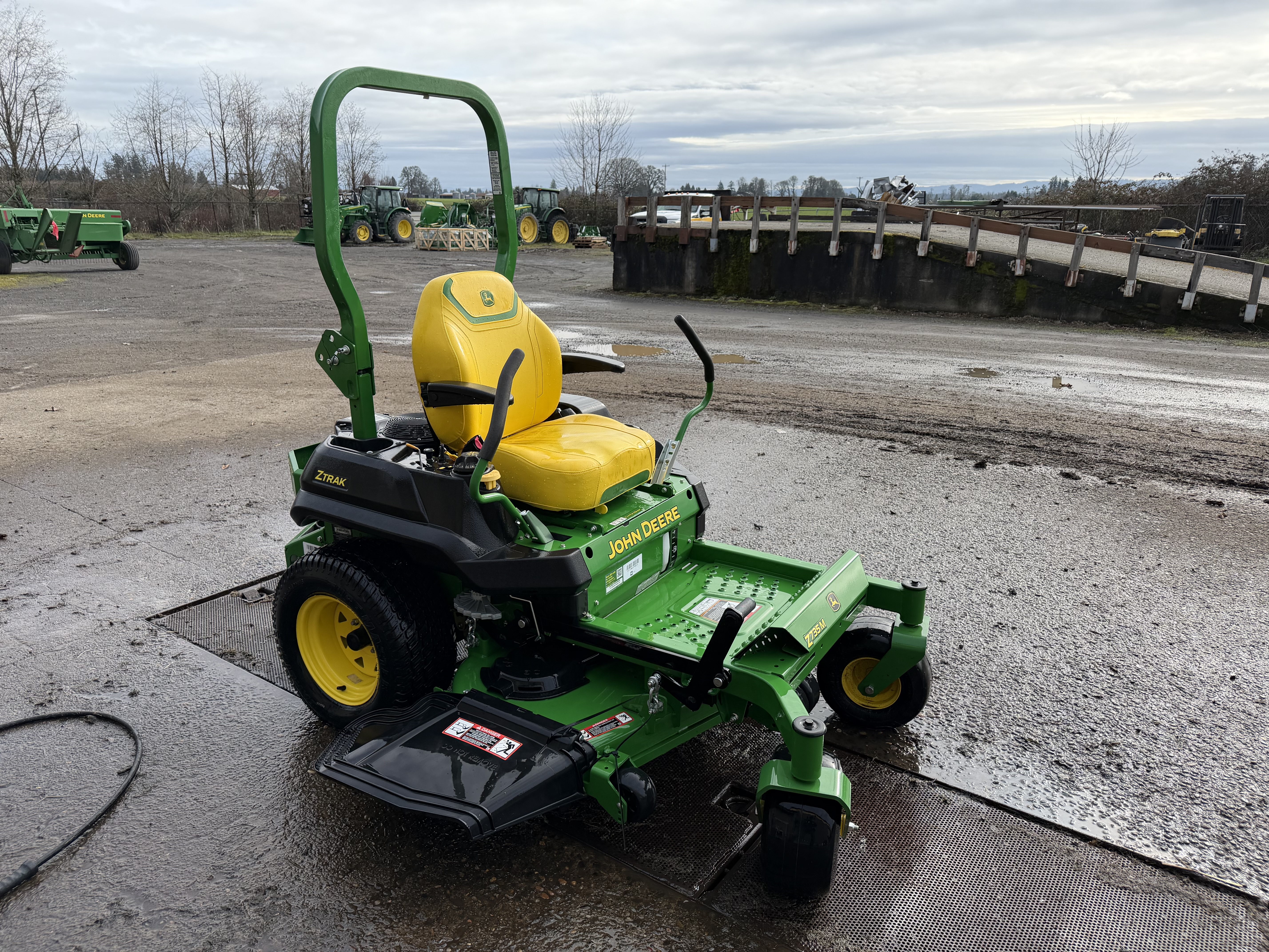 2023 John Deere Z735M