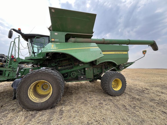 2015 John Deere S690
