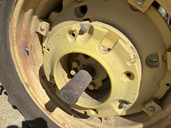 2010 John Deere 7230