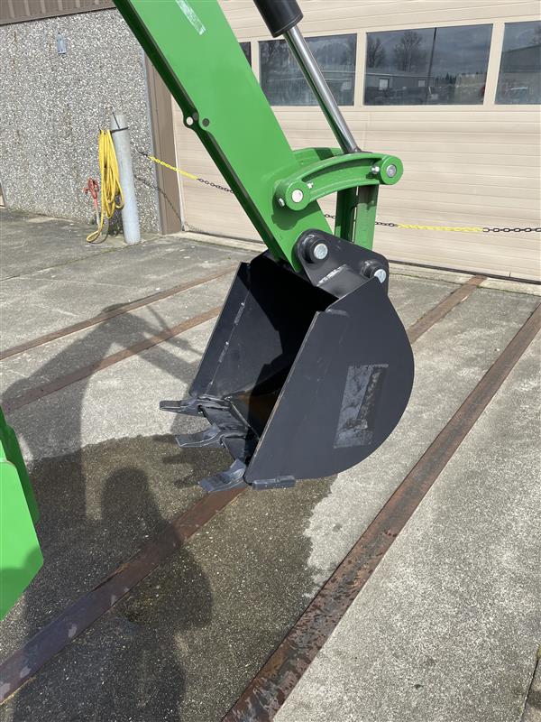 2023 John Deere 3033R