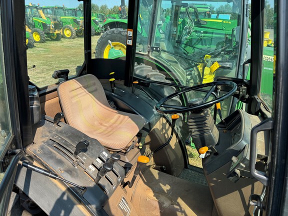 2004 John Deere 5520N