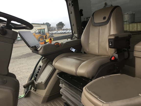 2025 John Deere 8R370