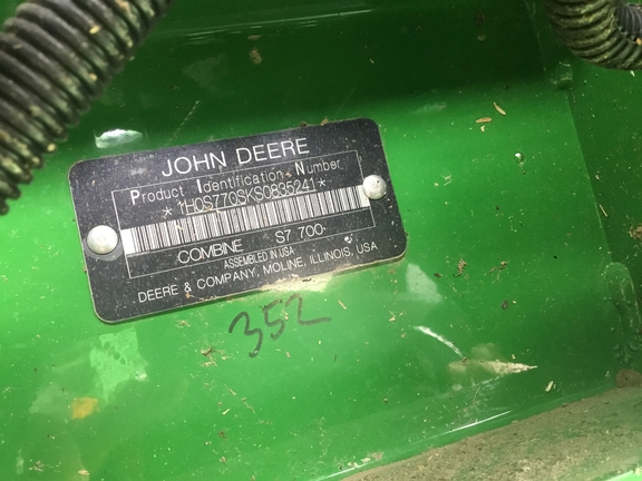 John Deere S7700