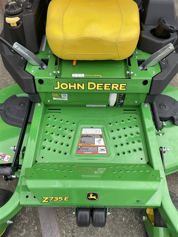 2023 John Deere Z735E