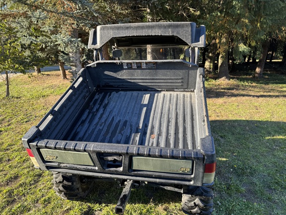 2011 John Deere 825I