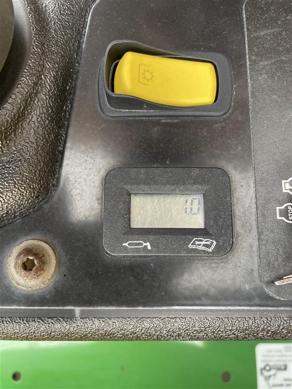 2023 John Deere Z735E