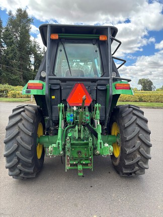 2016 John Deere 6125M