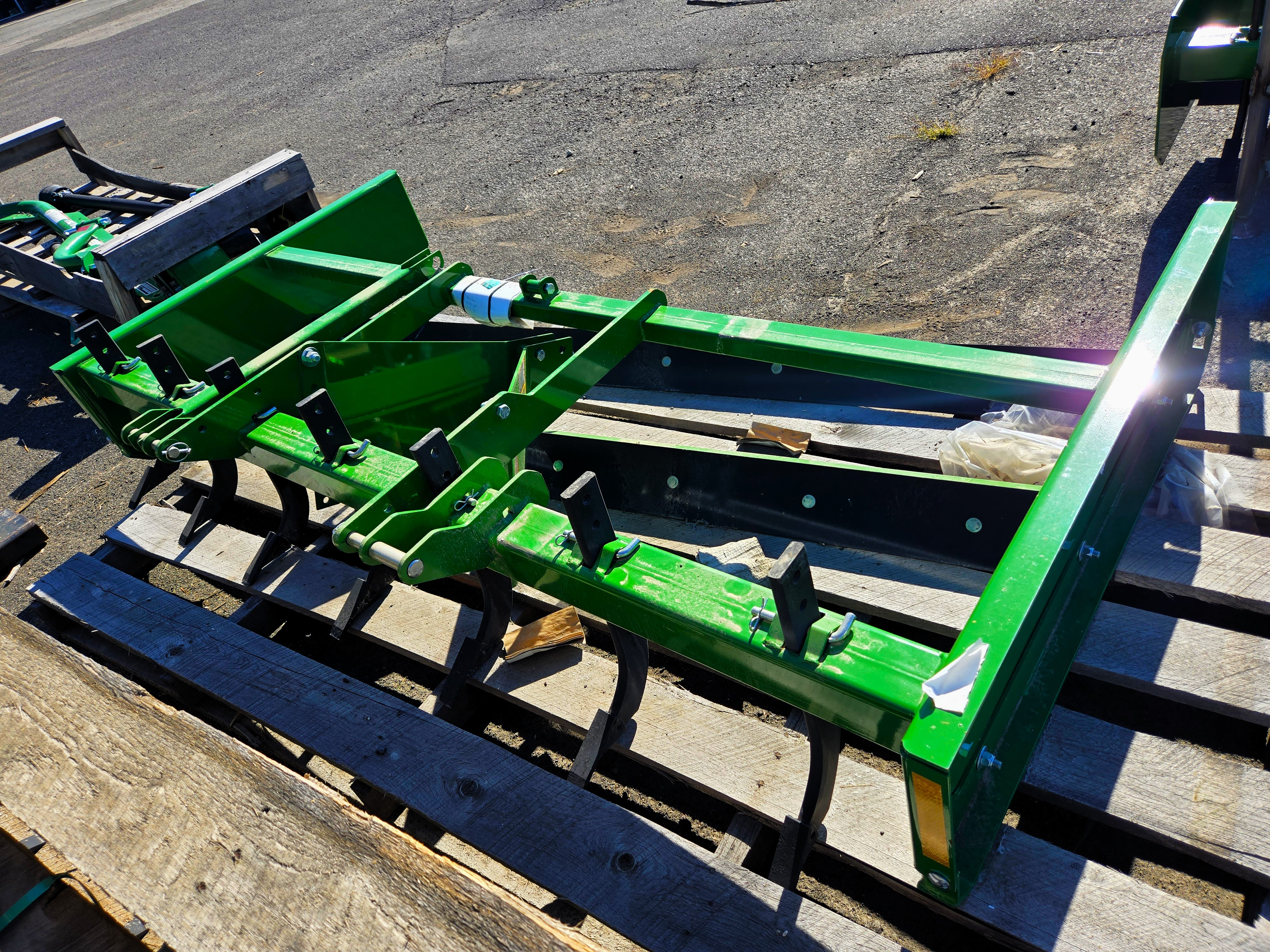 2024 Frontier LP2196