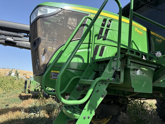 2021 John Deere R4044