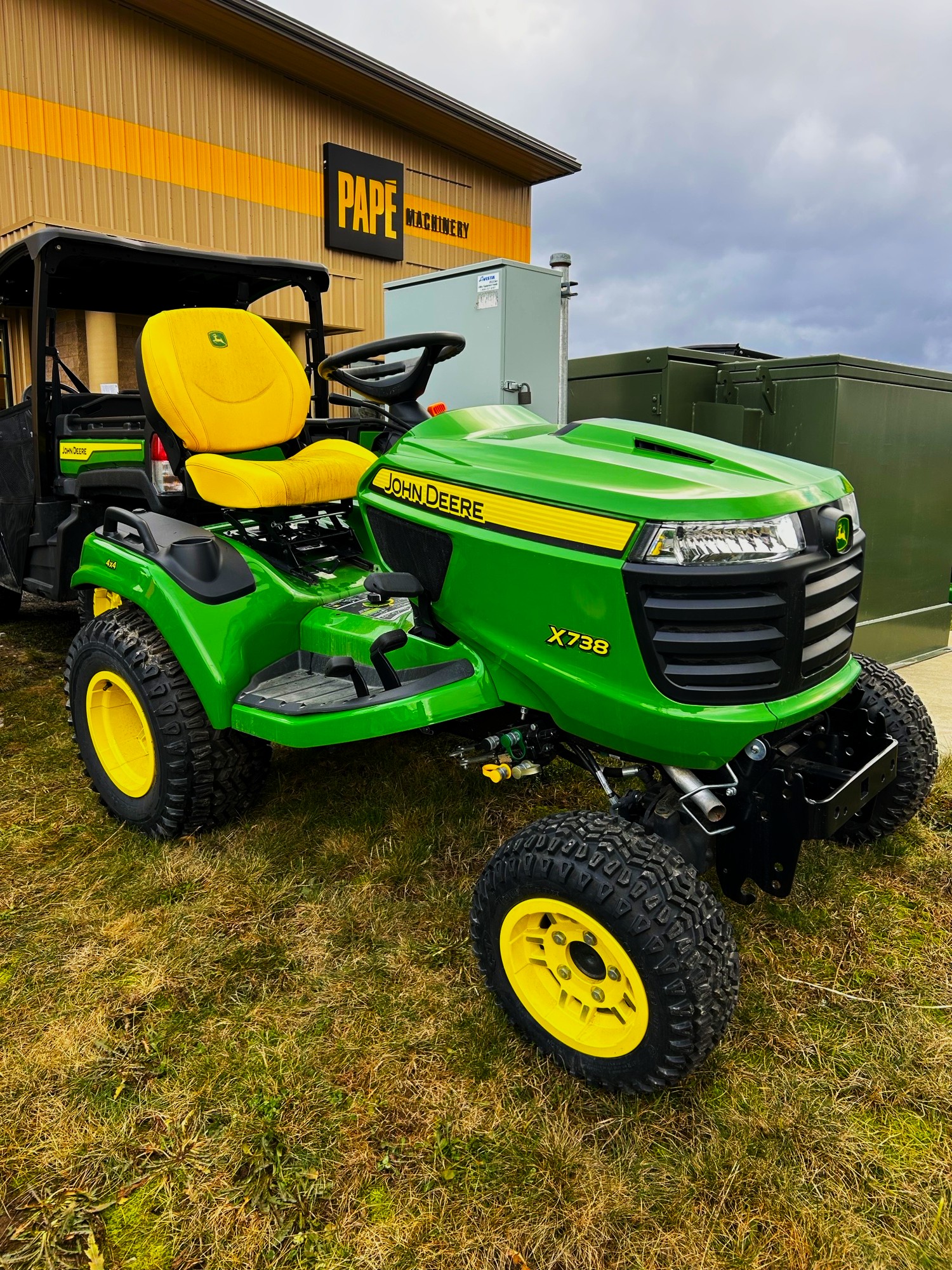 2024 John Deere X738
