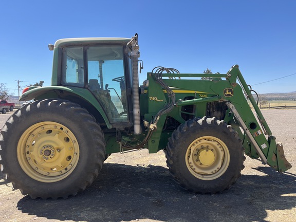 2008 John Deere 7230