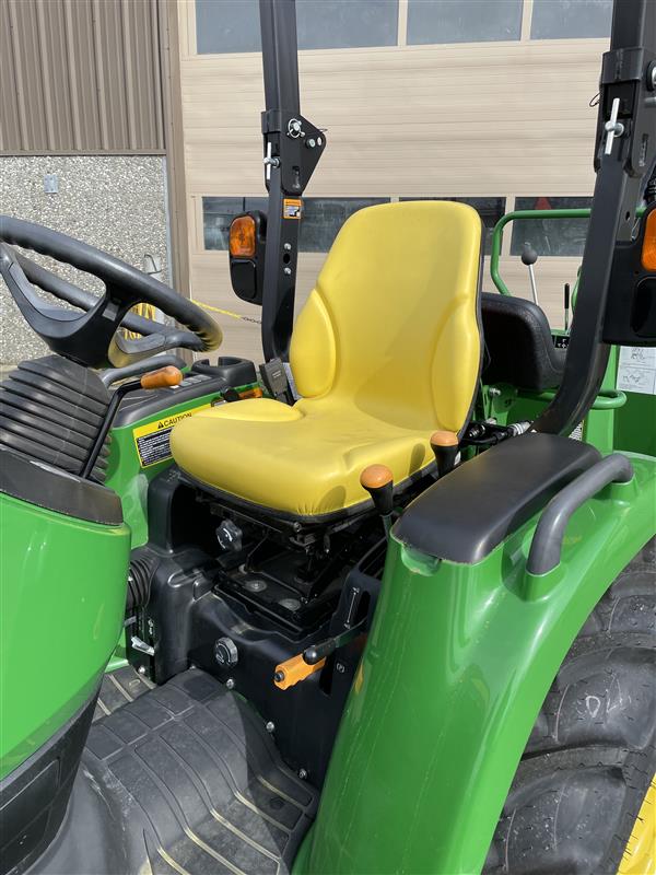 2023 John Deere 3033R