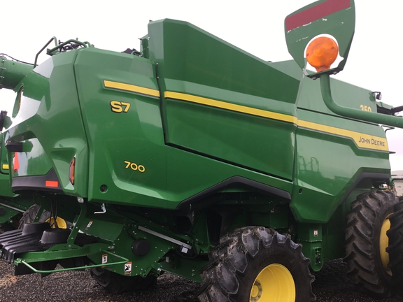 2025 John Deere S7700