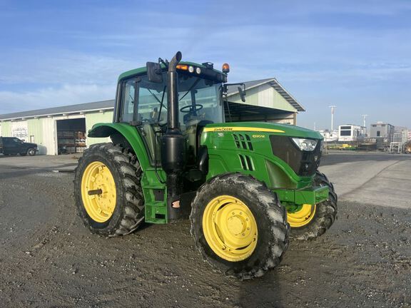 2017 John Deere 6120M