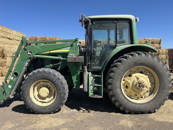 2008 John Deere 7230