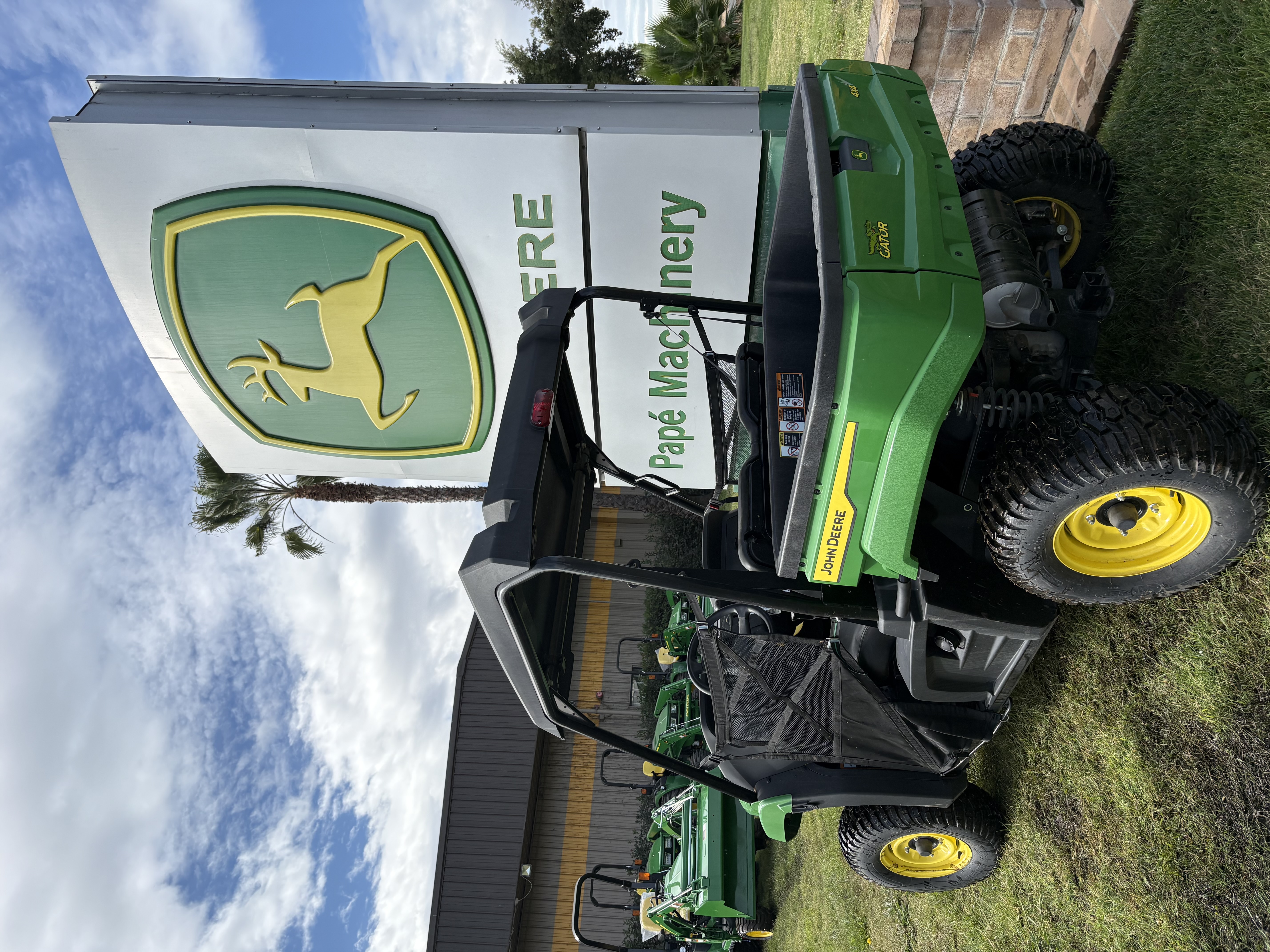 2023 John Deere 590E
