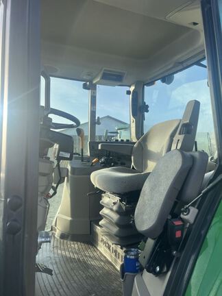 2017 John Deere 6120M