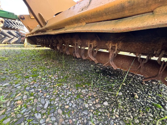 2011 John Deere 7330