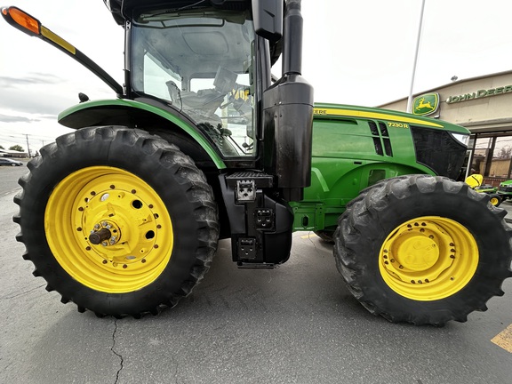 2018 John Deere 7230R