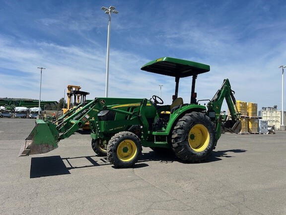 2015 John Deere 4052M