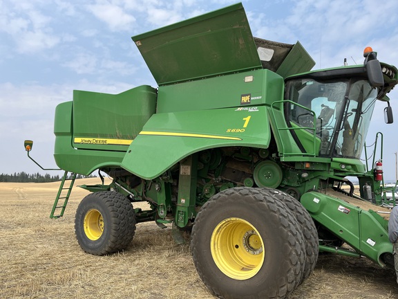 2015 John Deere S690