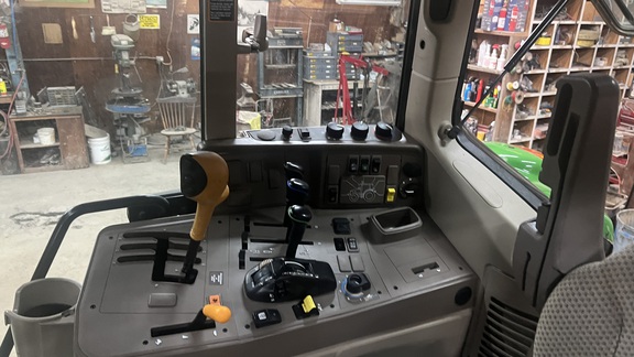 2017 John Deere 6120M