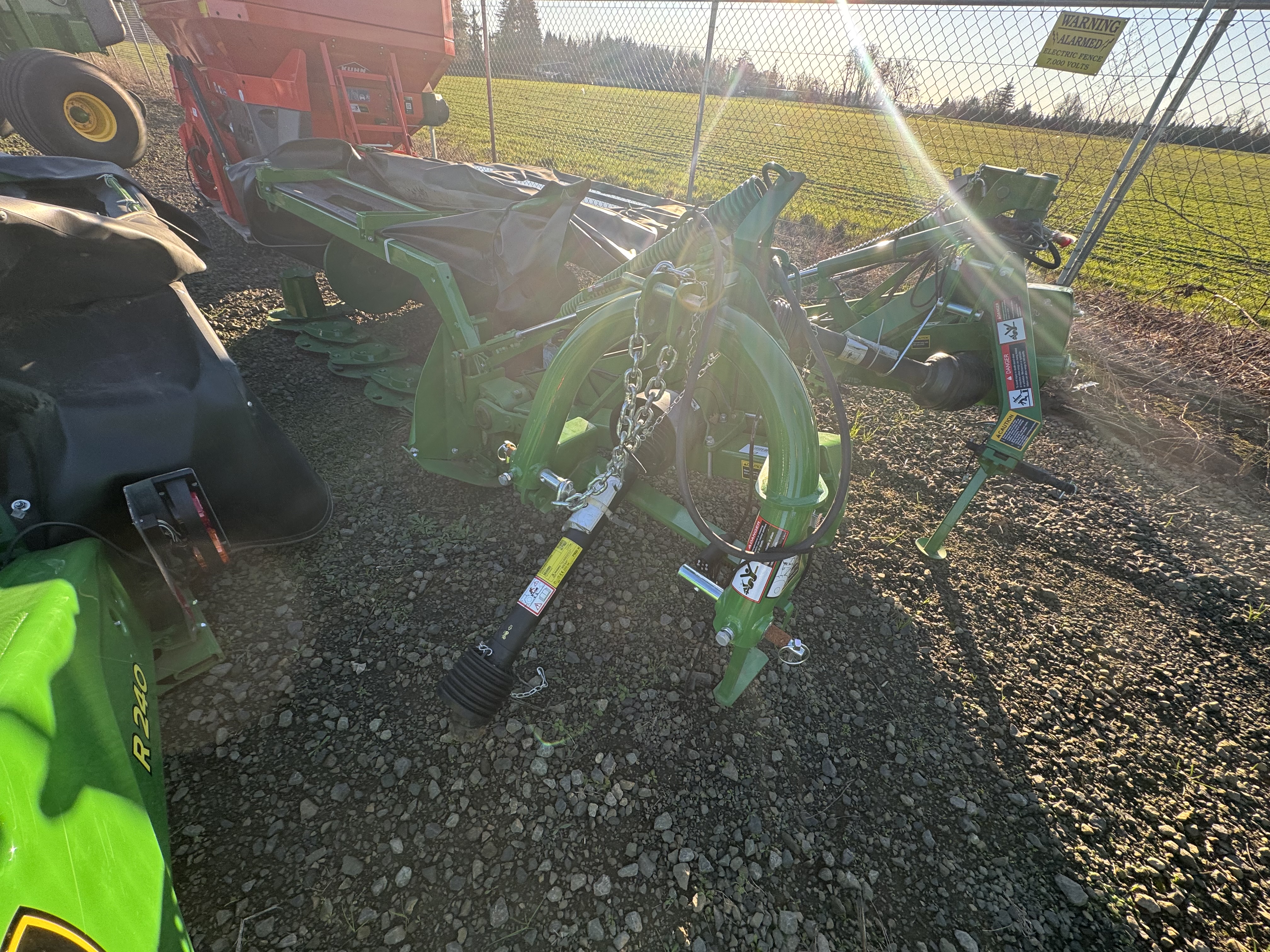 2023 John Deere R200