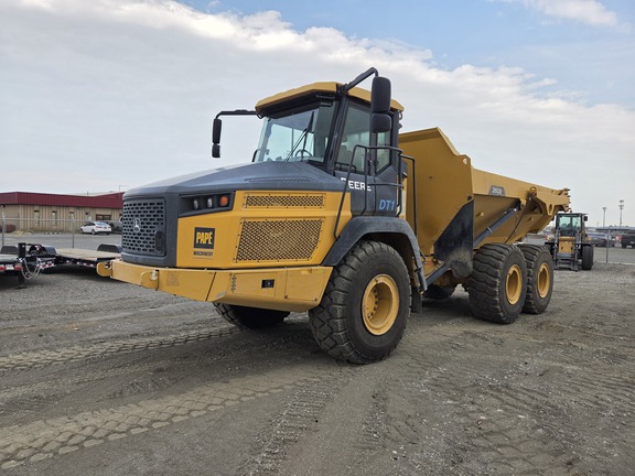 2022 John Deere 260E