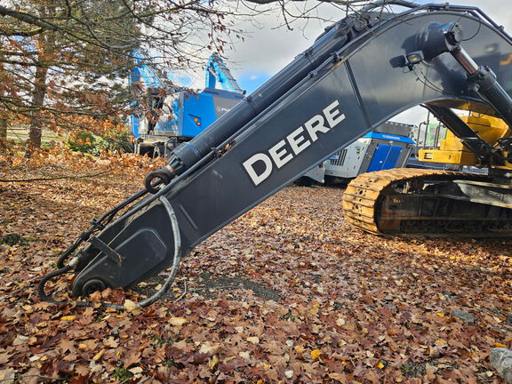 2022 John Deere 670GLC