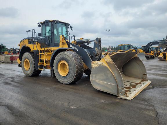 2019 John Deere 824L