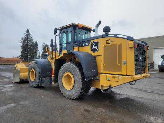 2019 John Deere 824L