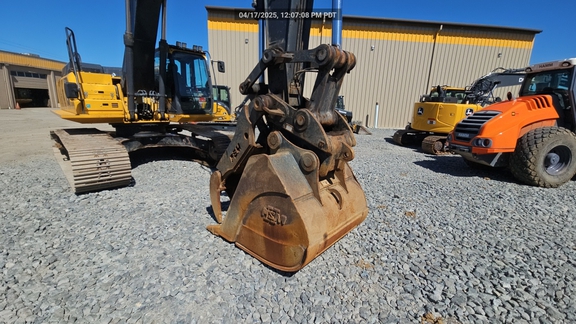 2022 John Deere 250GLC