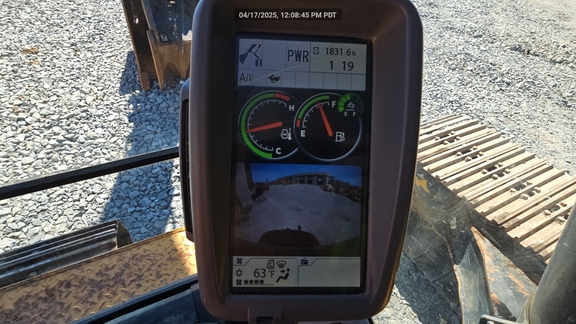 2022 John Deere 250GLC