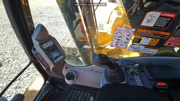 2022 John Deere 250GLC