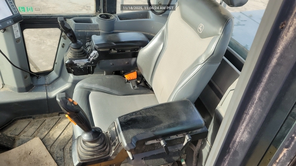 2022 John Deere 744LHL