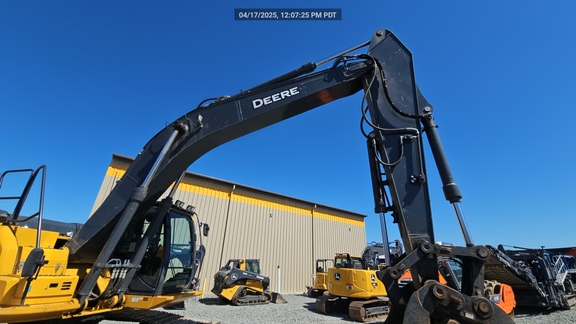 2022 John Deere 250GLC