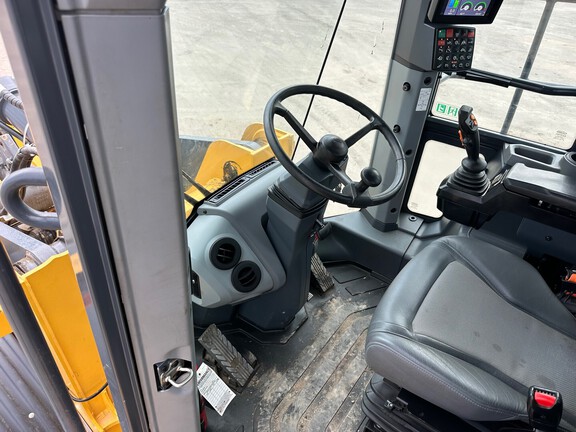 2022 John Deere 724PHL