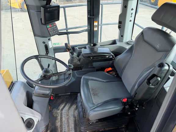 2023 John Deere 724PHL