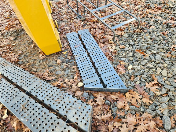 2022 John Deere 670GLC