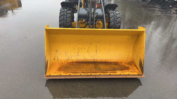 2022 John Deere 204L
