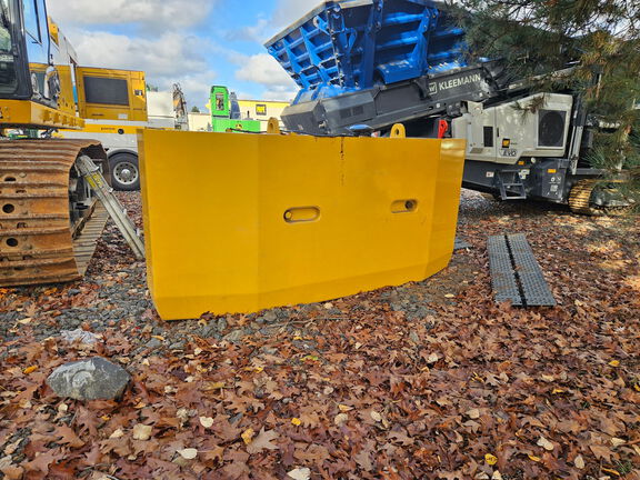 2022 John Deere 670GLC