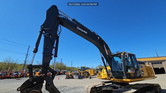 2022 John Deere 250GLC