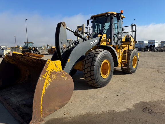 2023 John Deere 724PHL