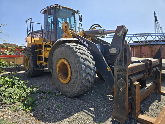 2017 John Deere 744K