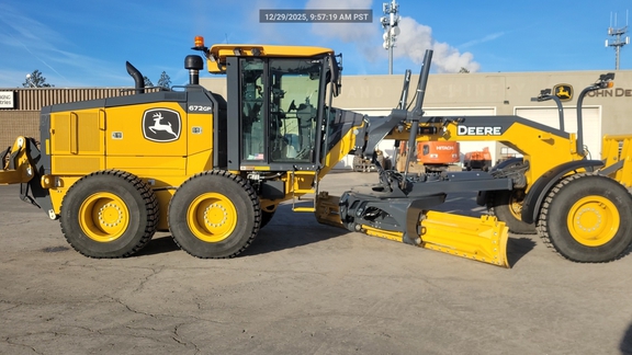 John Deere 672G