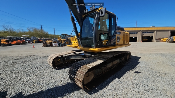 2022 John Deere 250GLC
